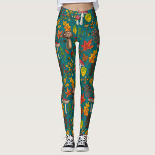 Pilze, Blätter, Nüsse und Beeren im Herbst auf bla Leggings