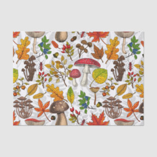 Pilze, Blätter, Nüsse und Beeren im Herbst auf Wei Seidenpapier