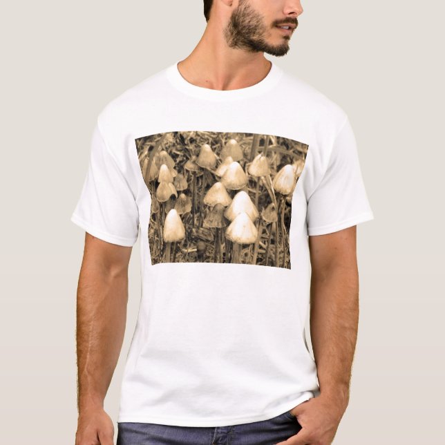 Pilze in Sepia T-Shirt (Vorderseite)