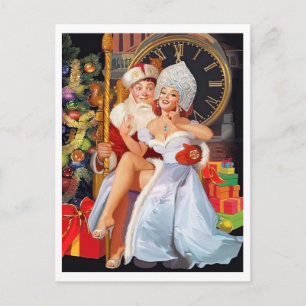 Pin-up Mädchen sitzt auf dem Schoß eines sehr glüc Postkarte