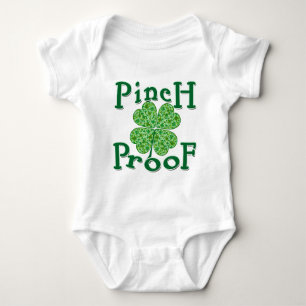 PINCH PROOF MIT Kleeblättern Irish T - Shirt