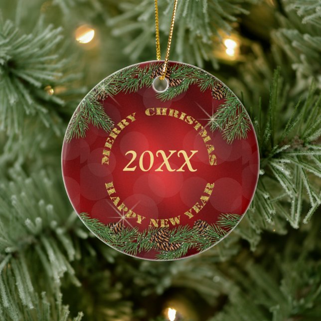 Pine Bough Gold Text Red Christmas Keramikornament (Baum)