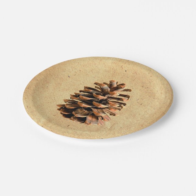 Pine Cone Pappteller (Schrägansicht)