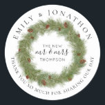 Pine Cone Wreath Names Christmas Danke Runder Aufkleber<br><div class="desc">Pine Cone Kranz Namen Weihnachts Hochzeit Vielen Dank. Feierliche Schwestern für Ihre Weihnachtsfeier danken Ihnen favors. Der neue Mr. und Mrs. Und Ihr verheirateter Name ist im Zentrum eines üppigen, mit Kiefern dekorierten Kranzes. Ihre Vornamen sind oben gekrümmt und Ihr Dankeschön unten gebogen. Der gesamte Text kann leicht personalisiert werden....</div>