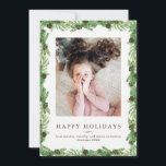 Pine Holiday und Chalkboard | Weihnachts-Foto Feiertagskarte<br><div class="desc">Diese hübsche Weihnachtskarte mit grünen Aquarellkiefern mit braunen Nadelkronen und einem trendigen schwarzen Chalkboard-Look auf der Rückseite. Fügen Sie Ihr persönliches Lieblings-Foto hinzu. Kunst über LABFreations.</div>