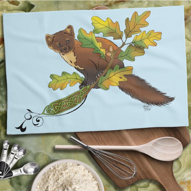 Pine Marten Herbstleaves Geschirrtuch (Von Creator hochgeladen)