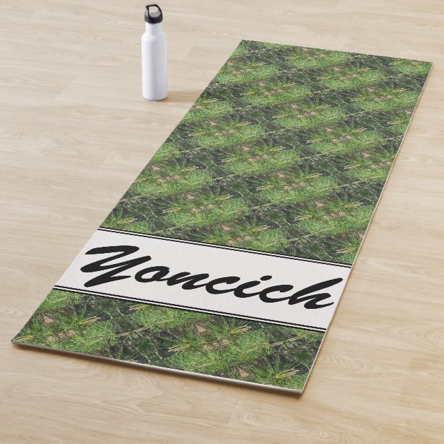Pine Needles von Kenneth Yoncich Yogamatte (Beispiel)