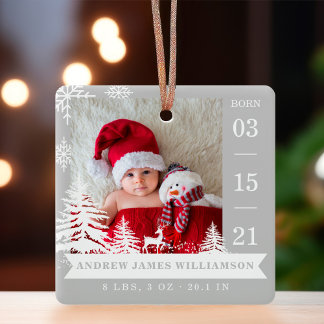 Pine Tree & Snow Baby Geburtsstaten & Fotos Grau Keramikornament