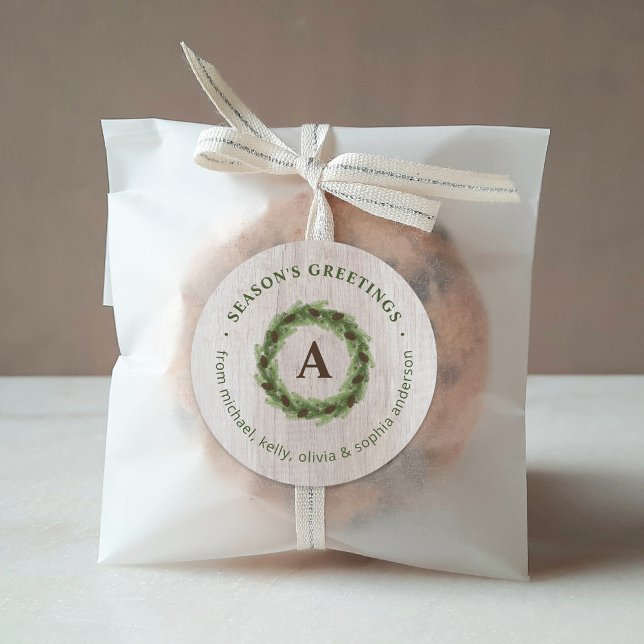 Pine Wreath Monogram Frohe Weihnachten Runder Aufkleber (Von Creator hochgeladen)