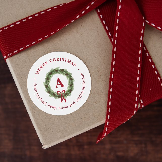 Pine Wreath Monogram Frohe Weihnachten Runder Aufkleber (Von Creator hochgeladen)