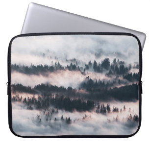 PINENBÄUME MIT SCHNEE LAPTOPSCHUTZHÜLLE