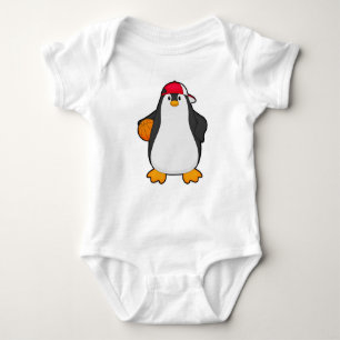 Pinguin als Basketballspieler mit Basketball Baby Strampler