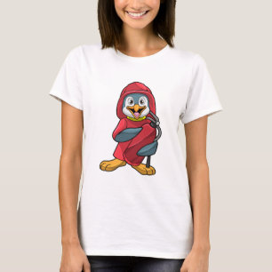 Pinguin als Feuerwehrmann mit Löschgerät T-Shirt