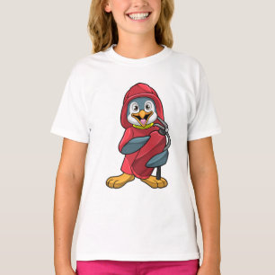 Pinguin als Feuerwehrmann mit Löschgerät T-Shirt