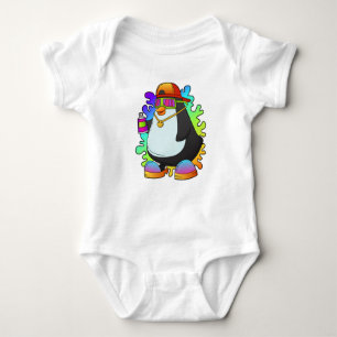 Pinguin als Maler mit Spray Baby Strampler