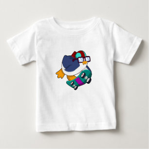 Pinguin als Skater mit Skateboard Baby T-shirt