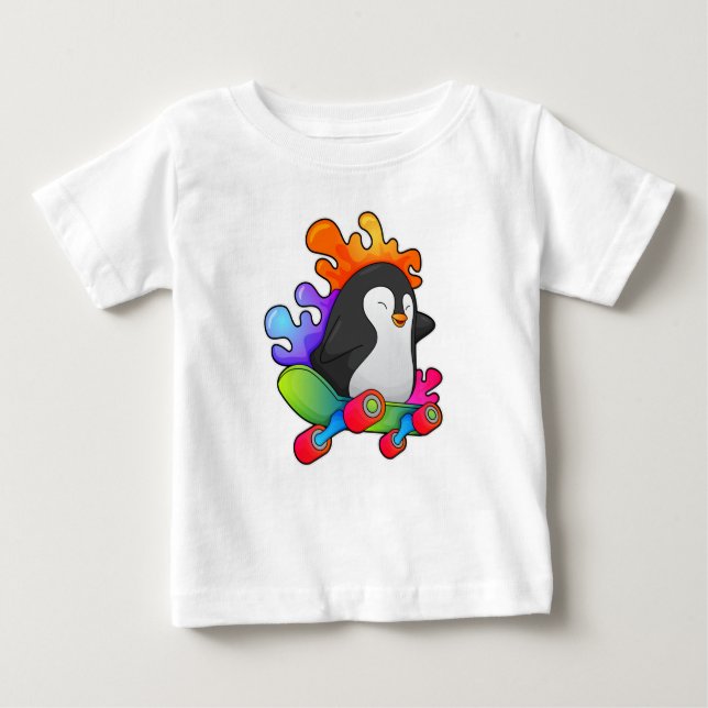 Pinguin als Skater mit Skateboard Baby T-shirt (Vorderseite)