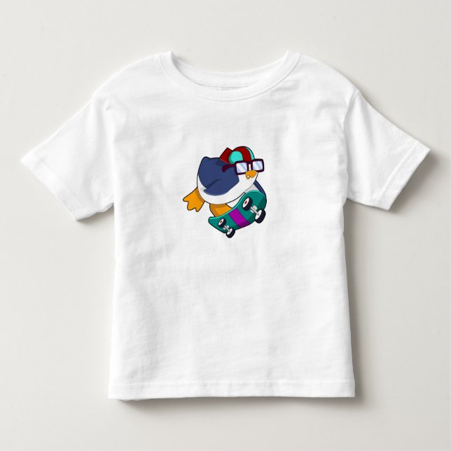 Pinguin als Skater mit Skateboard Kleinkind T-shirt (Vorderseite)