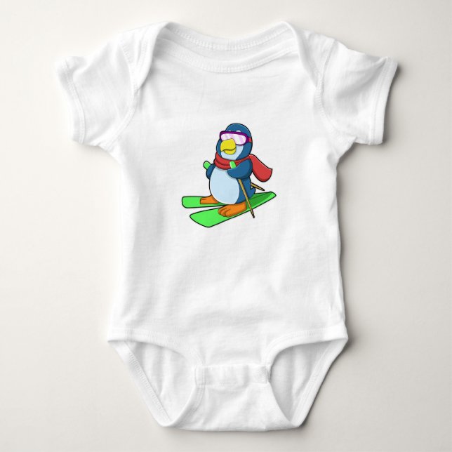 Pinguin als Skier mit Ski Scarf & Sonnenbrille Baby Strampler (Vorderseite)