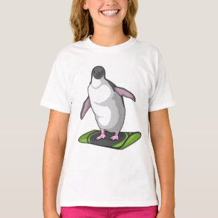 Pinguin als Snowboarder mit Snowboard T-Shirt