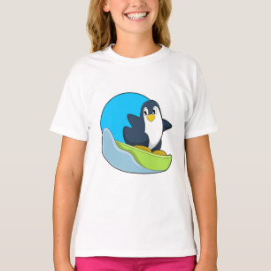Pinguin als Snowboarder mit Sonowboard.PNG T-Shirt