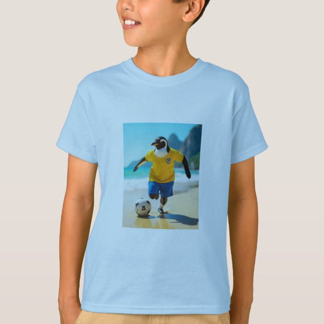 Pinguin beim Fußballspielen T - Shirt (Vorderseite)