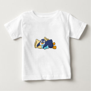 Pinguin beim Schlafen mit Kissen Baby T-shirt
