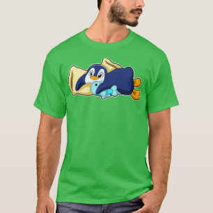 Pinguin beim Schlafen mit Kissen T-Shirt