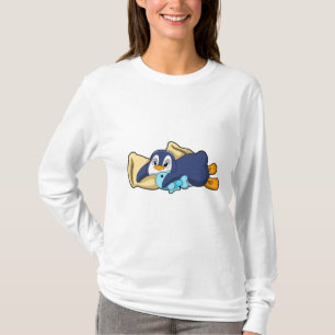 Pinguin beim Schlafen mit Kissen T-Shirt