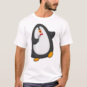 Pinguin beim Singen mit Mikrofon und Krawatte T-Shirt
