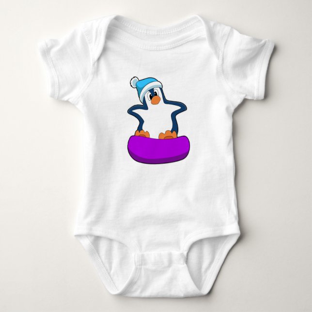 Pinguin beim Snowboarden mit Snowboard Baby Strampler (Vorderseite)