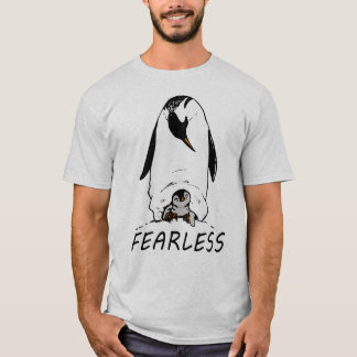 Pinguin beobachtet farbenfrohe Designausgabe T-Shirt