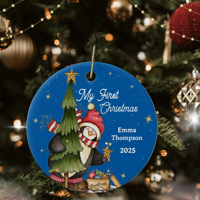 Pinguin Blue Background Baby's First Christmas Keramik Ornament (Penguin Blue Background Baby’s First Christmas Ceramic Ornament)