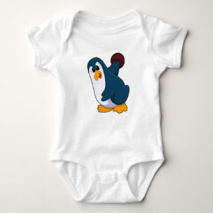 Pinguin im Bowling mit Bowlingball Baby Strampler