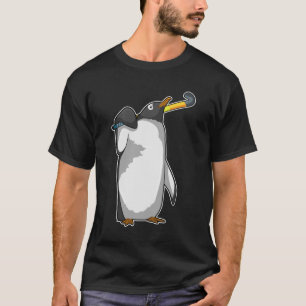 Pinguin im Hockey mit Hockeystick T-Shirt