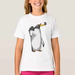 Pinguin im Hockey mit Hockeystick T-Shirt
