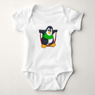 Pinguin in Fitness mit Skipping rope.PNG Baby Strampler