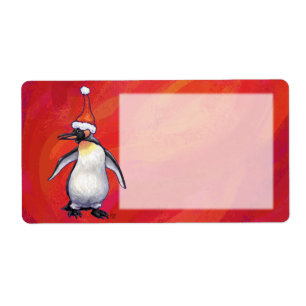 Pinguin in Weihnachtsmannmütze auf Rot
