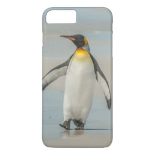 Pinguin läuft am Strand entlang iPhone 8 Plus/7 Plus Hülle