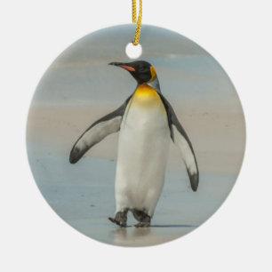 Pinguin läuft am Strand entlang Keramikornament