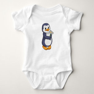 Pinguin mit Daisy Baby Strampler