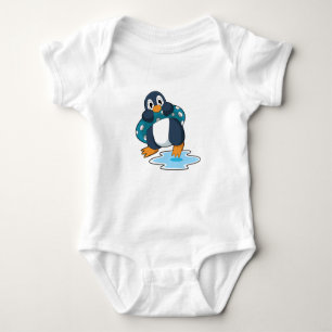 Pinguin mit Lifebuoy Baby Strampler