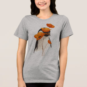 Pinguin mit orangefarbenen Mohnblumen Botanische K Tri-Blend Shirt