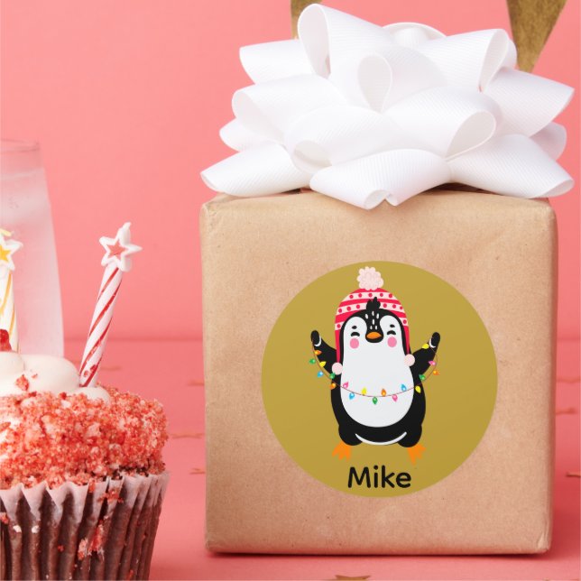 Pinguin mit Weihnachtsbeleuchtung Runder Aufkleber (Party)