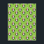 Pinguin Pattern Feiertagspostkarte<br><div class="desc">Dieses Weihnachtspenguin-Muster hat eine moderne Note mit klassischen roten und weißen Farben. Der Hintergrund ist eine lebendige grüne Farbe.</div>