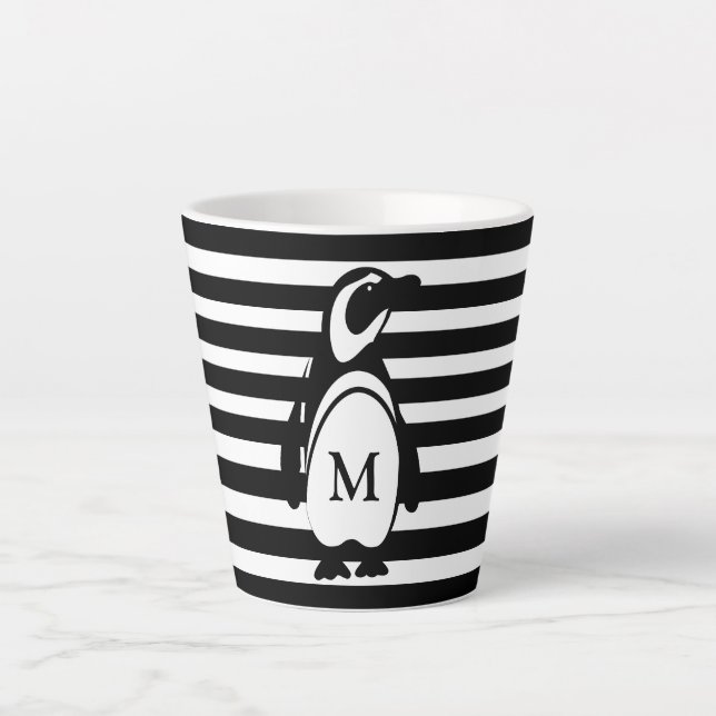 Pinguin Schwarz-Weiß-Streifen-Monogramm Milchtasse (Vorderseite)