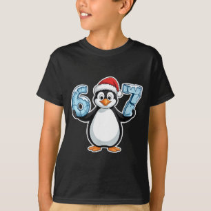 Pinguin Weihnachtsmann Hut 67 Eisige Zahlen Weihna T-Shirt