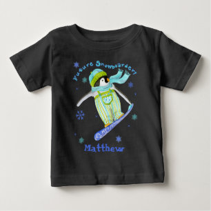 Pinguine beim Spiel, Snowboarder, Säugling T - Shi Baby T-shirt