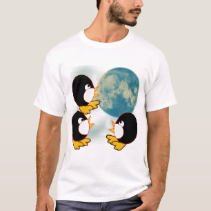 Pinguine, die am Mond heulen T-Shirt