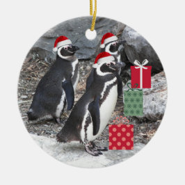Pinguine, die einen Urlaub in Roten Weihnachtsmann Keramik Ornament
